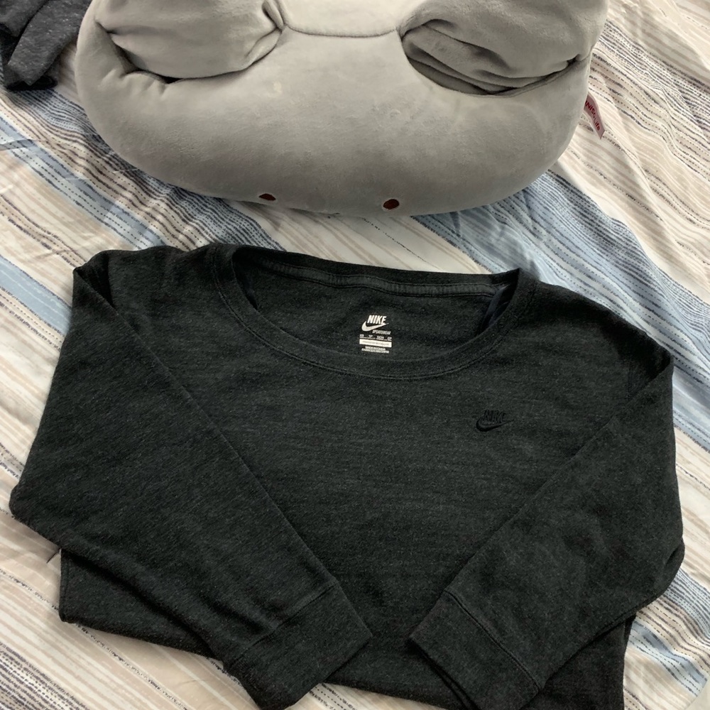 Nike 3/4 sleeve pull over sweater